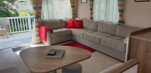 Lakeside Cotswold Holiday Home