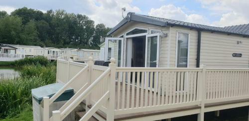 Lakeside Cotswold Holiday Home