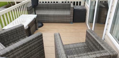 Lakeside Cotswold Holiday Home
