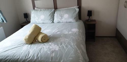 Lakeside Cotswold Holiday Home