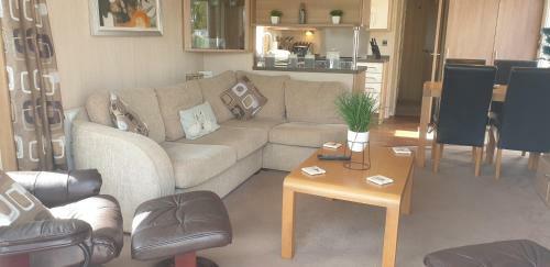 Lakeside Cotswold Holiday Home