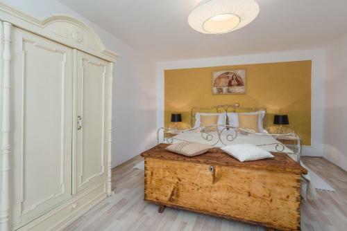 Charming Apartment Alba Premium
