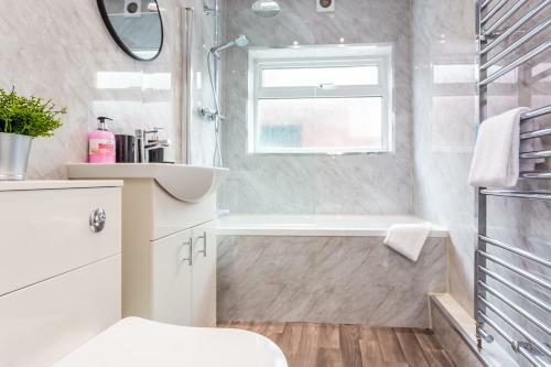 Apartamento ?lovely 2 Bed Flat ? Wifi ? Nr Avondale Park?