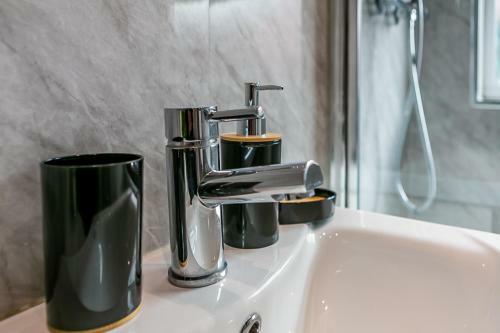 Apartamento ?lovely 2 Bed Flat ? Wifi ? Nr Avondale Park?