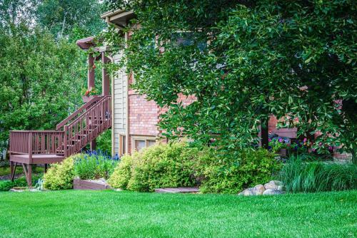 Charming Home With Yard About 12 Mi To Fort Collins