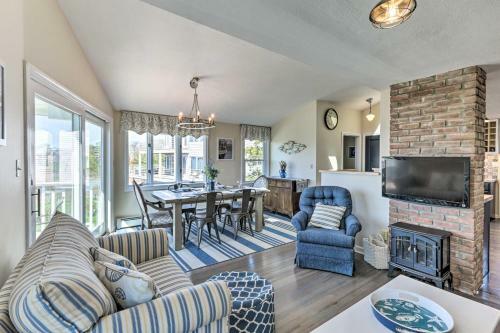 Westbrook Home With Ocean Views - Walk To Beach