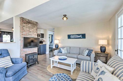 Westbrook Home With Ocean Views - Walk To Beach