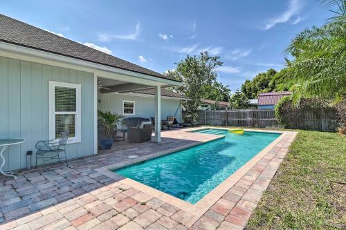 Coastal-chic Home Pool, Patio, 1 Mi To Beach
