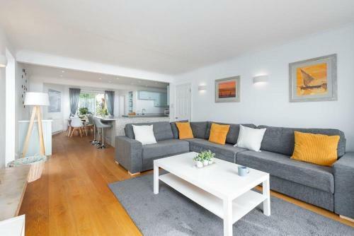 Sea-renity, Stunning Beach House With Coastal Views