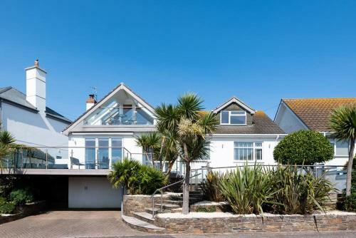 Sea-renity, Stunning Beach House With Coastal Views