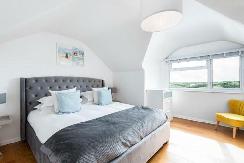 Sea-renity, Stunning Beach House With Coastal Views