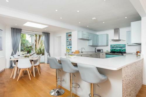 Sea-renity, Stunning Beach House With Coastal Views
