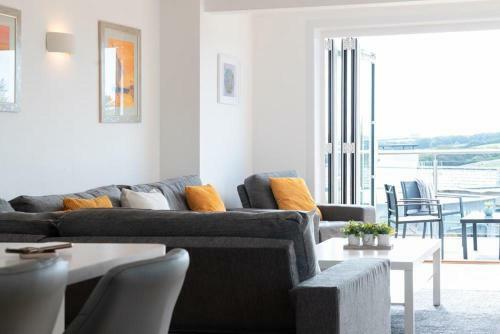 Sea-renity, Stunning Beach House With Coastal Views