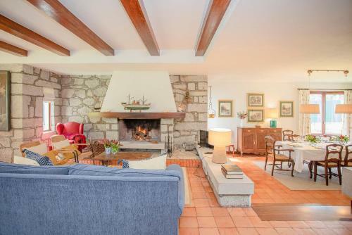 Liiiving In Moledo - Beach & Garden Villa