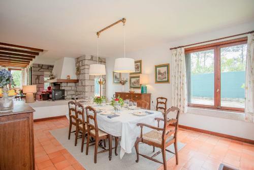 Liiiving In Moledo - Beach & Garden Villa