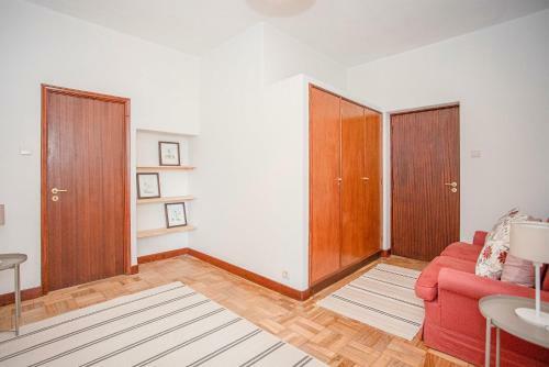 Liiiving In Moledo - Beach & Garden Villa