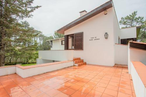 Liiiving In Moledo - Beach & Garden Villa