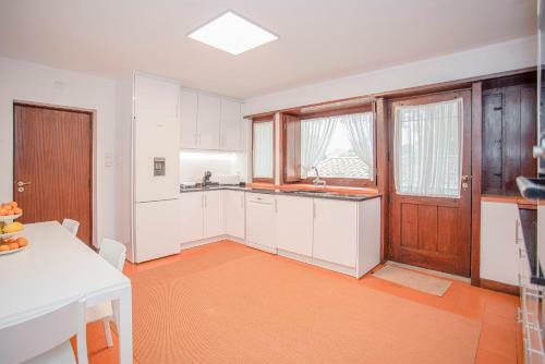 Liiiving In Moledo - Beach & Garden Villa