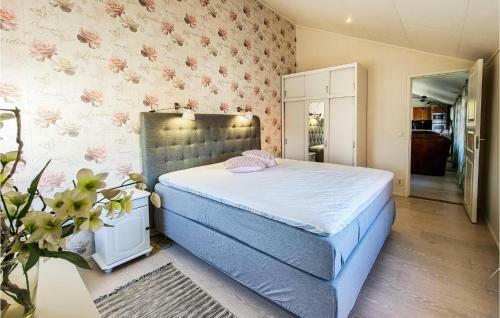 Nice Home In Sk�rhamn With Wifi And 2 Bedrooms