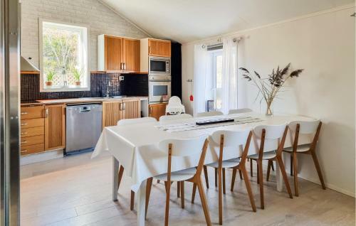 Nice Home In Sk�rhamn With Wifi And 2 Bedrooms