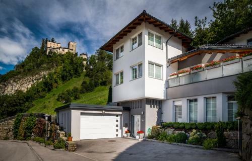 Apartments Schlo�-wei�enstein-stra�e