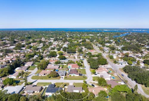 3 Bedroom Pool Home Less Than 5 Miles To Beaches Home