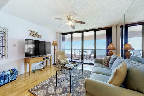 Crescent Beach Club I 19c