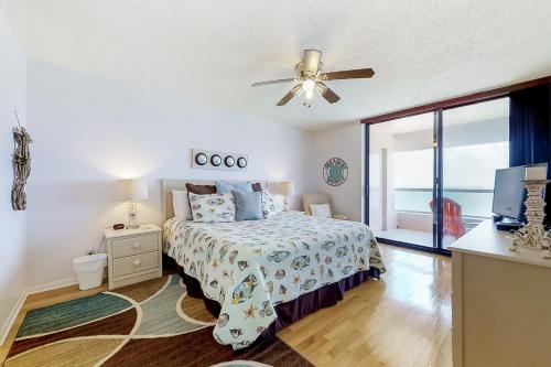 Crescent Beach Club I 19c