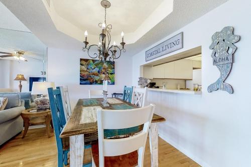 Crescent Beach Club I 19c