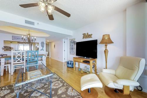 Crescent Beach Club I 19c