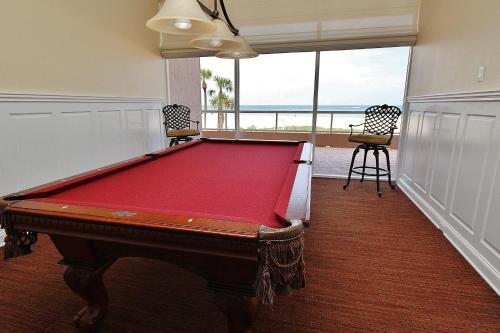 Crescent Beach Club I 19c