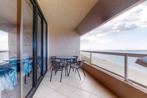 Crescent Beach Club I 14f
