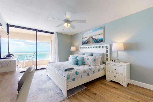 Crescent Beach Club I 14f