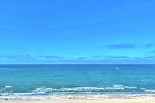 Crescent Beach Club I 19f