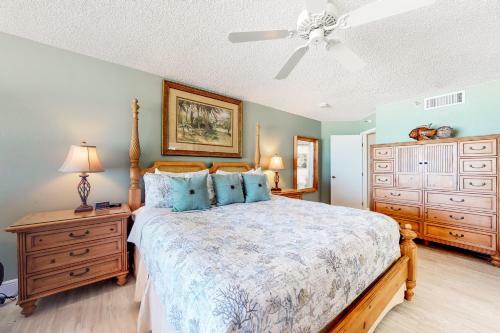 Crescent Beach Club I 3g