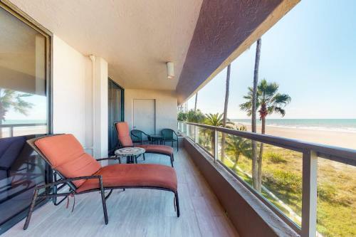 Crescent Beach Club I 3g