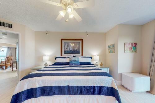 Crescent Beach Club I 3g