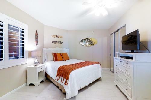 Crescent Beach Club I 15b