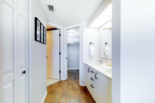 Crescent Beach Club II 6f