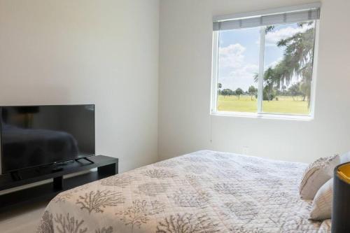 4 Bedroom Home In Downtown, 5 Min From The Beach.