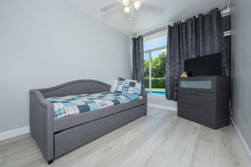 Tropical Rainbow 4bdr 2 Bath Home With Heated Pool