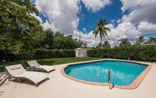 Tropical Rainbow 4bdr 2 Bath Home With Heated Pool