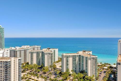 5 Amenities 22 High Floor With Stunning Views Infinity Edge Pool