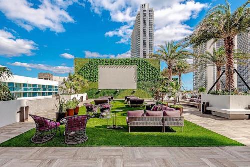 5 Amenities 2 2 High Floor With Stunning Views Infinity Edge Pool