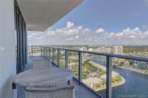 5 Amenities 2 2 High Floor With Stunning Views Infinity Edge Pool