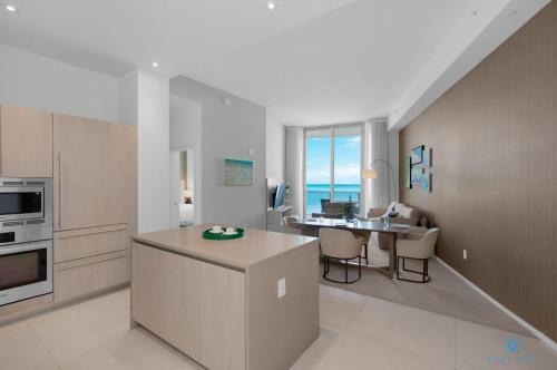 5 Beachfront Condo Amazing Rooftop Pool Front Oceanview Balcony