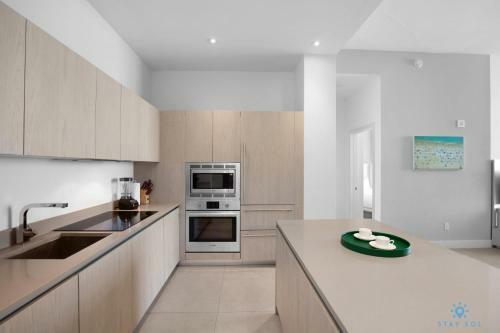 5 Beachfront Condo Amazing Rooftop Pool Front Oceanview Balcony