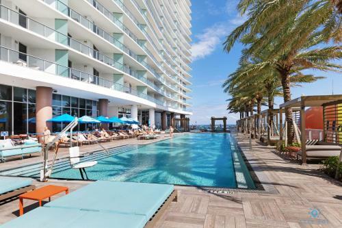 5 Beachfront Condo Amazing Rooftop Pool Front Oceanview Balcony