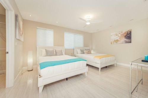 Luxe Stunning 4 Bdr 3,5 Bath With Heated Pool