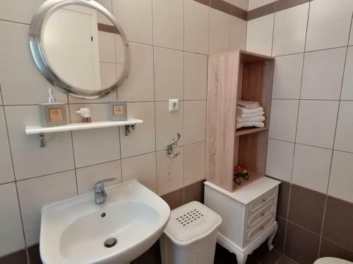 Luxury Apartment In Idyllic Estate!